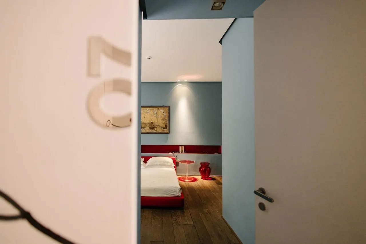 Palazzo Segreti Otel Milano 4*,  İtalya