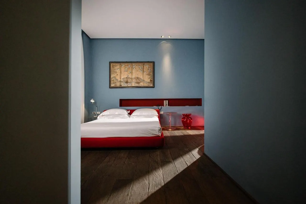 Palazzo Segreti Otel Milano 4*,  İtalya